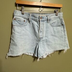 Levi’s Premium Denim Wedgie Short, Size 29‎